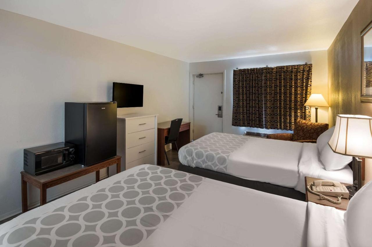Rodeway Hotel 3*